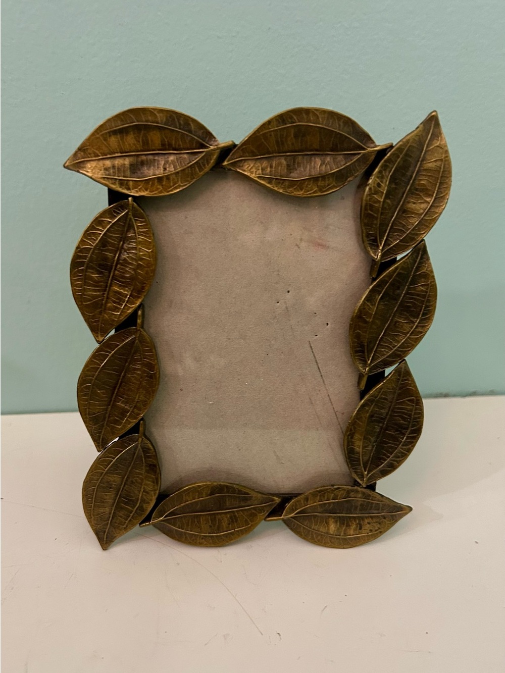 VTG Gold Brass? Leaf Edge Design Picture Frame Holds 4.5x3.5” Photo